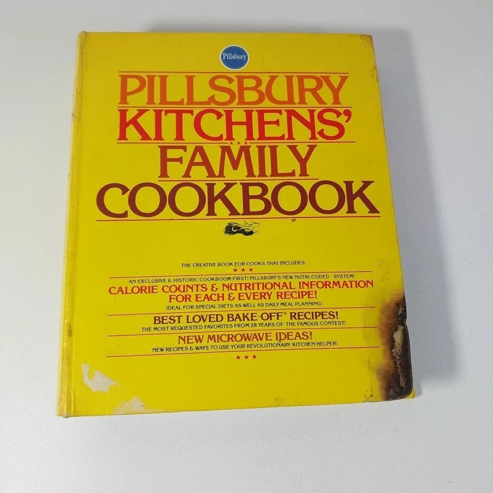 Pillsbury Kitchens' Family Cookbook Hardcover Ring Binder (1979)